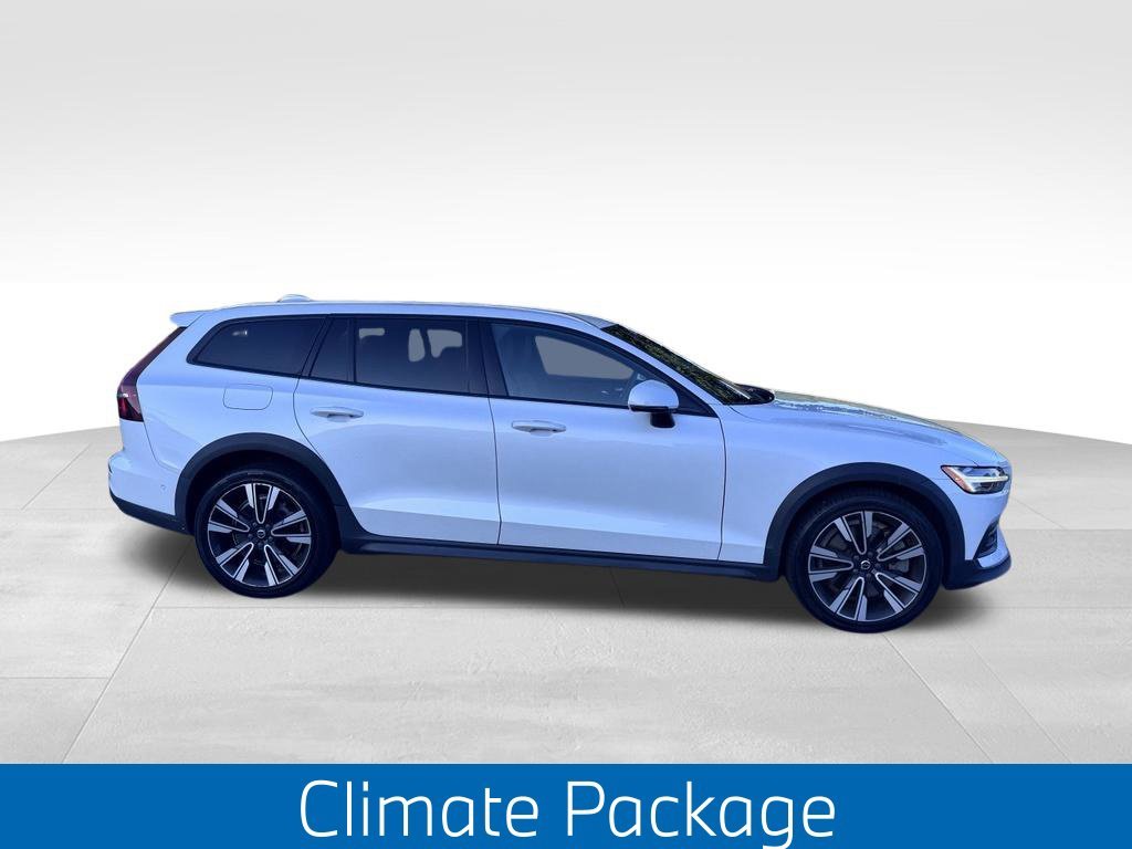 volvo v60 cross country 2021 YV4102WK6M1068194 image volvo v60 cross country 2021 YV4102WK6M1068194 image